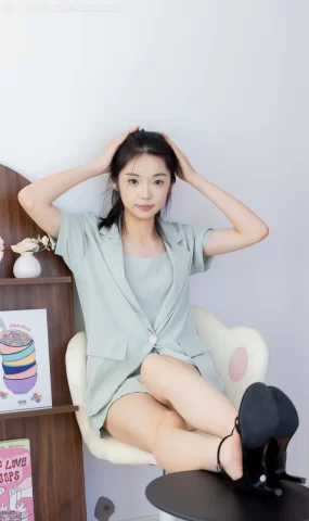 勿恋传媒 NO.2606 青提-三双高跟鞋、薄肉丝、裸足[154P]