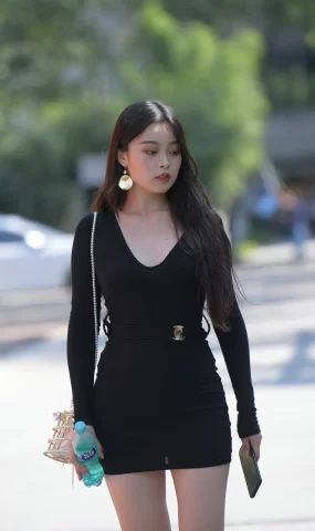 唯美街拍 NO.1019 黑色仅身裙美女 [97P]