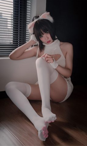 轩萧學姐 – 猫爪袜 [40P]