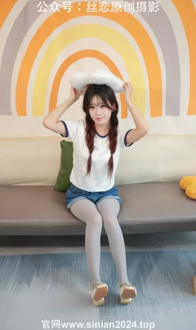 丝恋摄影 NO.065 小梦-牛仔短裤 厚灰丝袜 白色小皮鞋[240P]