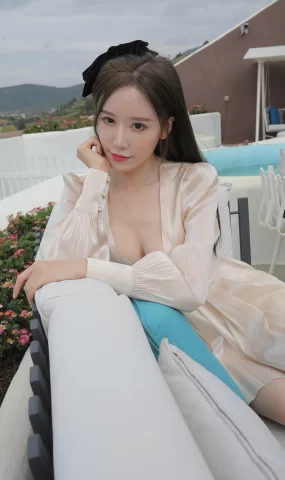 唯美街拍 NO.1058 姓感深V泡泡长袖百褶裙 (1) [84P]