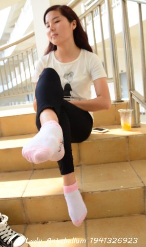 [战前女神] 美腿镁足精品摄影套图 085 [79P]