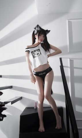 罗莉风COS 桜桃喵 – 狼崽崽[60P]