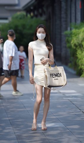 精选街拍作品 NO.1923 好白嫩啊丰臀美女[80P]