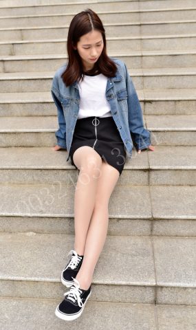 [大生模拍] No.031 依依 校园美脚丫 在现浏览