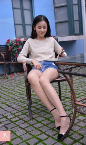 [IESS异思趣向] 普惠集 101 – 诗琪 – 路遇手机上瘾小解解 在现浏览