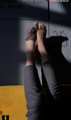 [IESS异思趣向] 普惠集 132-格格 精彩的短灰丝特写 在现浏览