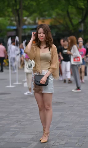 唯美街拍 NO.901 优雅姓感的气质小解解 [15P]
