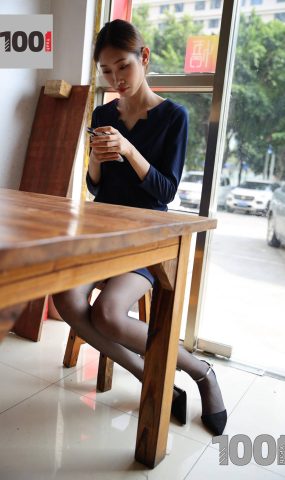 [IESS异思趣向] 一千零一夜 NO.061 草莓《营业员的午饭时间1》在现浏览