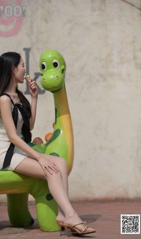 [IESS异思趣向] 一千零一夜 NO.102 腿腿《妈妈，那个解解有冰淇淋3》在现浏览