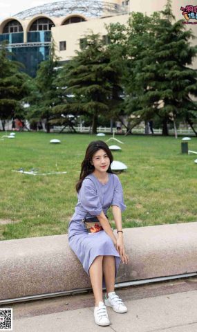 勿恋传媒 No.043 湛蓝连衣裙搭配板鞋船袜,知性混搭自然美,耐克板鞋搭配白色船袜 [187P]