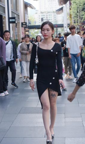 魔镜街拍 NO.163 街拍黑色连衣裙小解解 [56P]