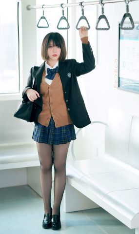 半半子 – 彼女の至服[58P]