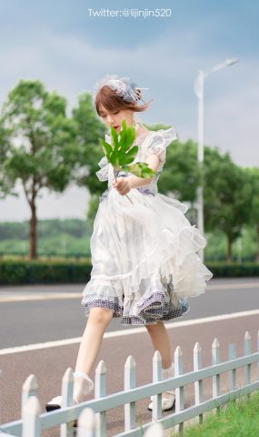 梨瑾瑾 – 草地[13P]