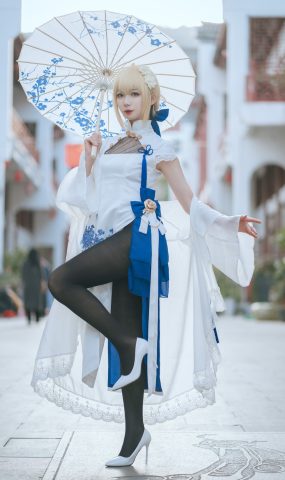 网紅Coser@封疆疆v Saber旗袍 [34P]