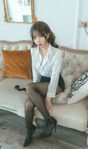 杏仁曲奇 – OL额外时间[31P]