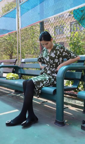 大西瓜爱牙膏-2019 9月活动 模特2（二） 黑丝碎花裙 (2) [72P]