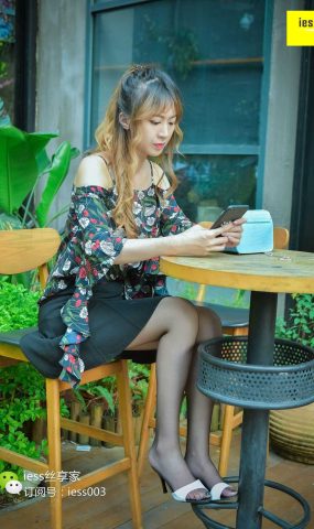 [IESS异思趣向] 2017.11.03 丝享家096：《新晋175高挑黑丝女神》紫紫 在现浏览