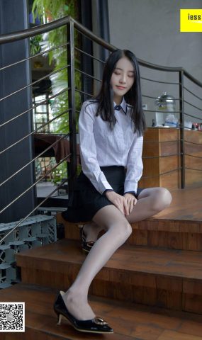 [IESS异思趣向] 2018.01.05 丝享家141：《清纯的灰丝小脚丫》婉萍 在现浏览