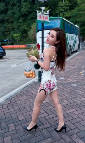 唯美街拍 NO.1028 艾小青白色旗袍肉丝游天鹿湖公园 （4）[44P]