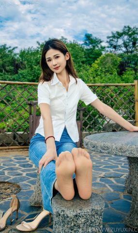 足愉心 NO.048 沐晴（搭配：白衬衣、牛仔长裤、肉色丝袜、浅色高跟鞋）[80P]