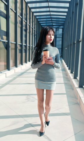 魔镜街拍 NO.090 短裙肉丝黑高跟鞋外拍 [40P]