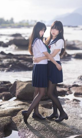 不呆猫  × 三無人型 – 水手服百合黑丝[31P]