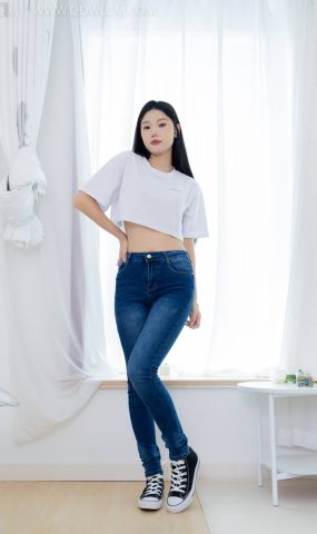 勿恋传媒 NO.2293 小竹-匡威帆布鞋、粉色船袜、肚子疼揉肚子剧情[160P]