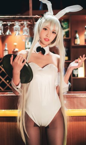 西瓜 – 棚拍穹妹[11P]