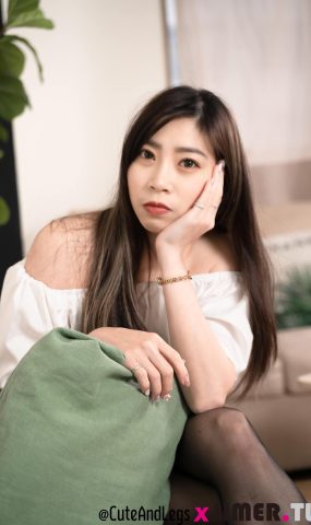 Limerence 101 Quintina 甜心女友的小白鞋黑色丝袜脚 [132P]