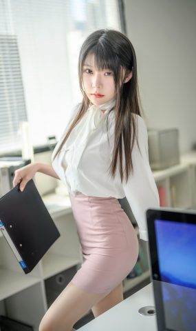 香草喵露露 – 粉白裙子[17P]