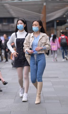 精选街拍作品 NO.1809 视觉冲击街拍作品 – 身材不错的紧牛小解解[80P]