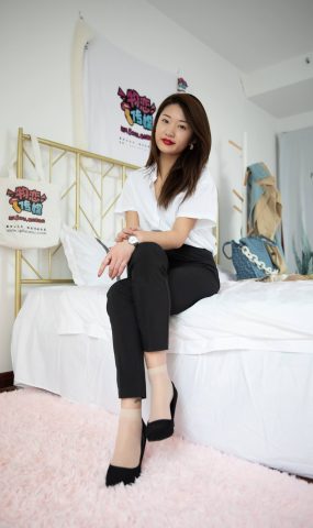 勿恋传媒 NO.662 言言-雪语纷飞 (1) [84P]