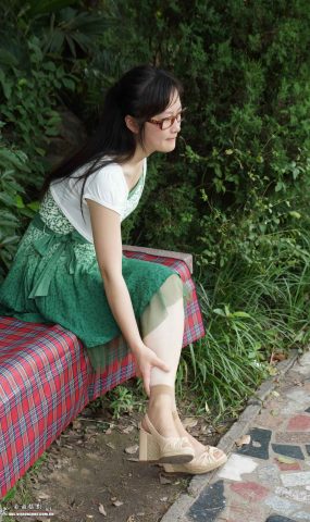 自由摄影 No.305 新模小青 韩国MM喜欢的水晶丝袜在她的脚上格外耀眼 [92P]