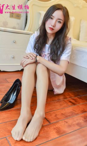 [大生模拍] No.107 粉嫩学生装 在现浏览