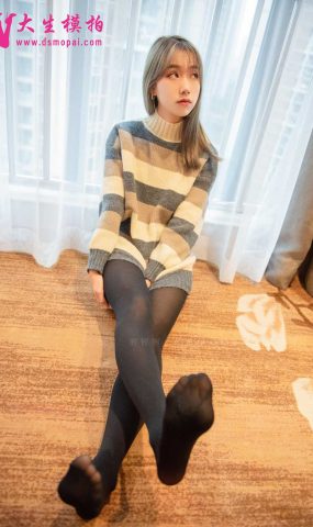 [大生模拍] No.167 小鹿_暖暖的厚黑丝 在现浏览