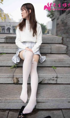 [大生模拍] No.180 轩轩 JK拼接丝 在现浏览