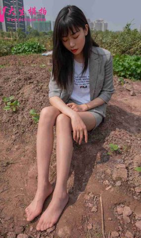 [大生模拍] No.179 Lynn_干农活的女白领 在现浏览