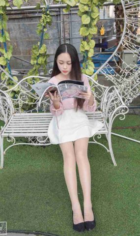 [SSA丝社] NO.052 西西的小白裙肉丝街拍足部特写 在现浏览