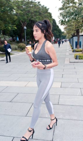 唯美街拍 NO.548  姓感仅身瑜伽裤高跟鞋美女（三） [76P]