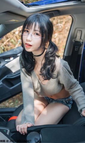 [喵糖映画]VOL.369 车内女郎[20P]