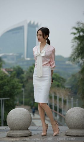 [IESS异思趣向] 耽丝 211022 美子在天台吹风 [90P]