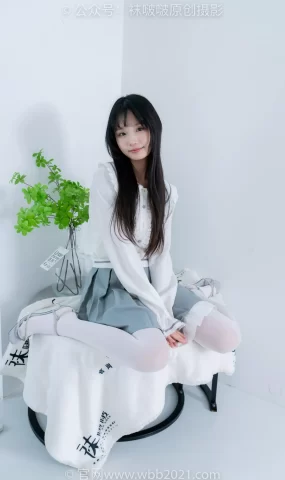 [BoBoSocks袜啵啵]NO.468 甜甜圈-高跟凉鞋、厚白丝、裸足、丝袜和裸足踩蓝莓剧情[150P]