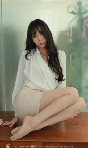 [IESS异思趣向] 2024.11.04 丝享家1889：团团《白鞋长腿》[83P]