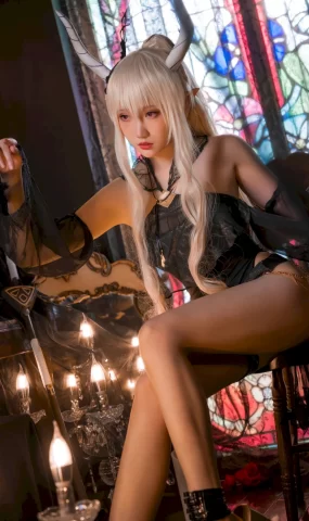 瓜希酱 – 明日方舟 闪灵 泳装[25P]