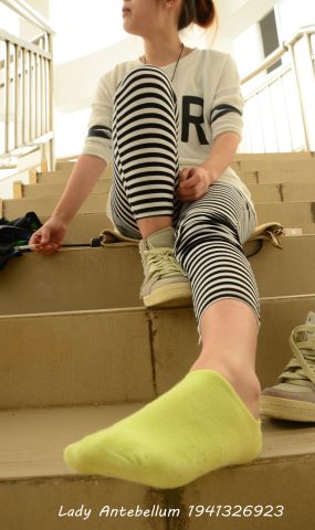 [战前女神] 美腿镁足精品摄影套图 013 （1） [72P]