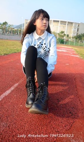 [战前女神] 美腿镁足精品摄影套图 015 （1)  [64P]