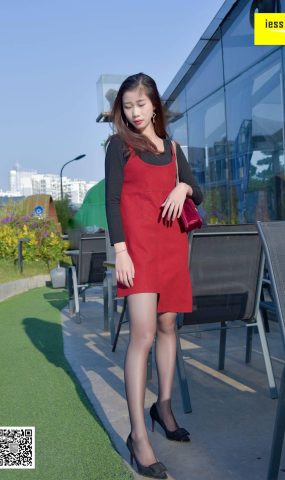 [IESS异思趣向] 2018.02.21 丝享家174：《连衣裙姓感黑丝》来来 在现浏览