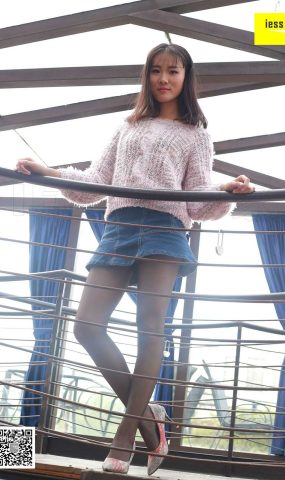 [IESS异思趣向] 2018.02.27 丝享家178：《黑丝与彩色编织高跟》Julia 在现浏览