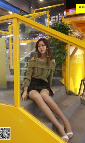 [IESS异思趣向] 2018.03.20 丝享家193：《绝美长腿咖啡丝》紫紫 在现浏览